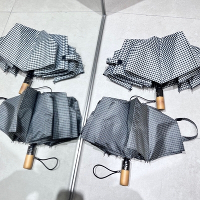 190T 폰지 천판 플레이드 패턴 비즈니스 선물 사용자 지정 로고 10 리브 나무 손잡이 우산