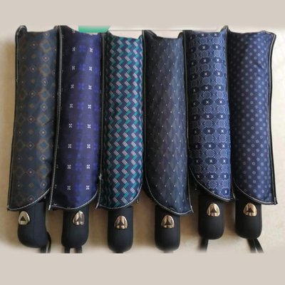독특한 패턴 디자인과 97cm 오픈 지름의 세 배 접기 반 자동 우산